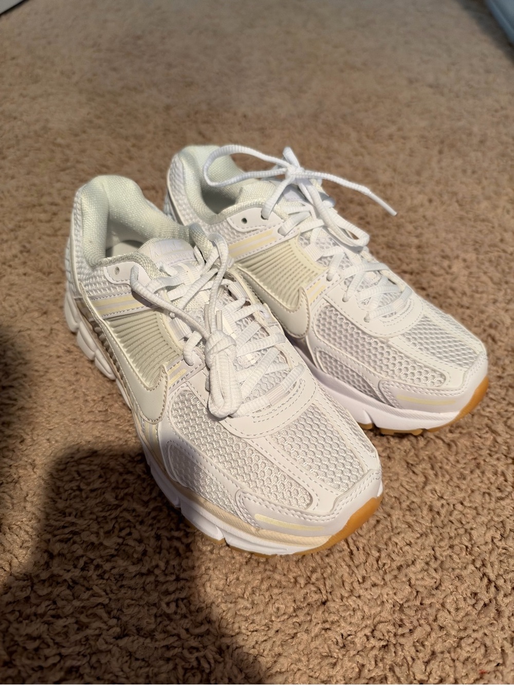 womens nike white sneakers size 7.5